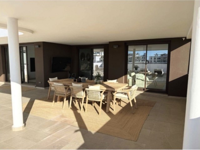 Appartement avec 3 Chambres  à Estepona