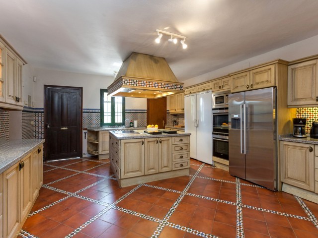 Villa avec 12 Chambres  à Benahavís