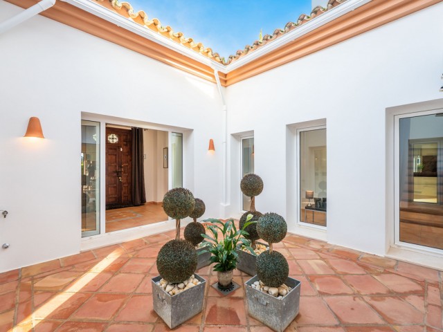 6 Bedrooms Villa in Sotogrande