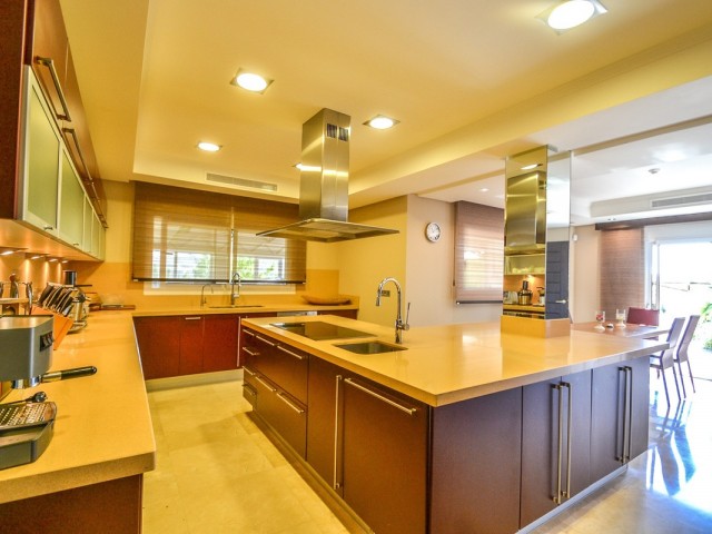 5 Schlafzimmer Villa in Altos de los Monteros