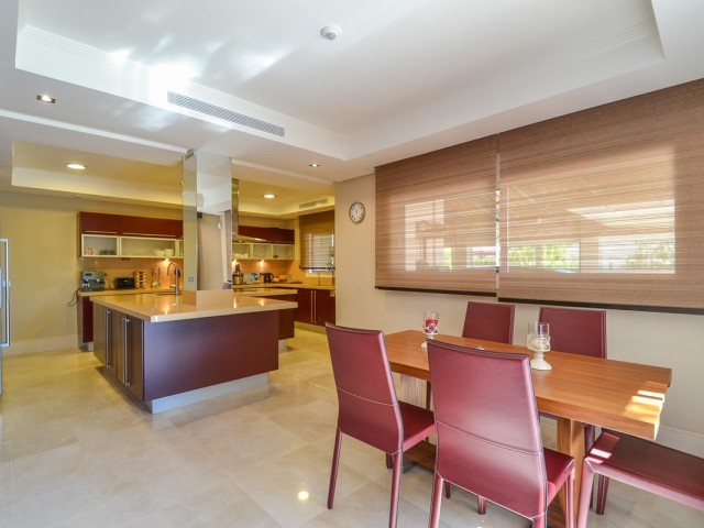5 Schlafzimmer Villa in Altos de los Monteros