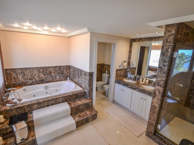 5 Schlafzimmer Villa in Altos de los Monteros