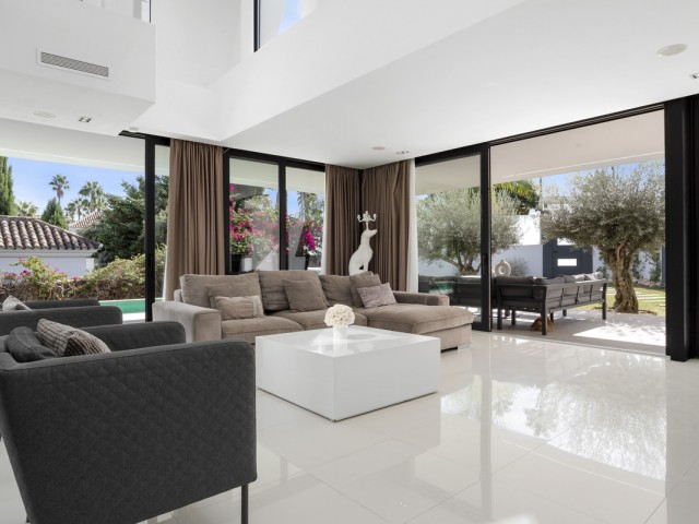 5 Schlafzimmer Villa in Nueva Andalucía