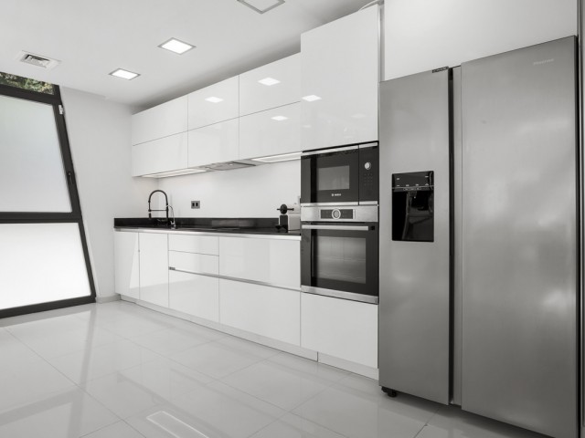 5 Schlafzimmer Villa in Nueva Andalucía