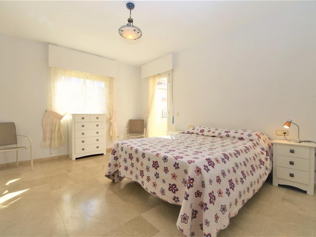 Apartamento, Estepona, R4251166