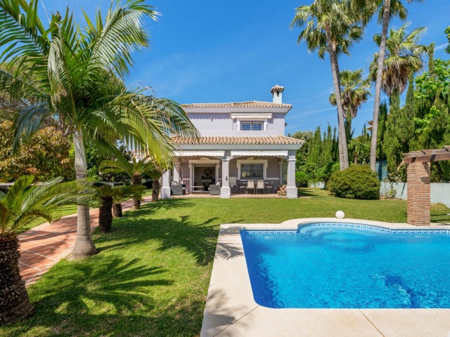 3 Bedrooms Villa in Estepona