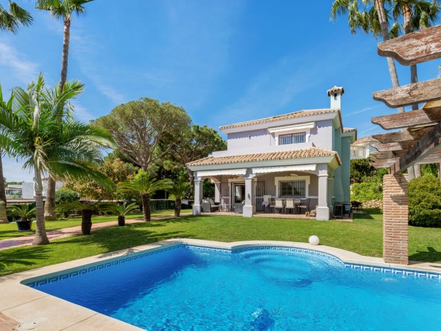3 Bedrooms Villa in Estepona