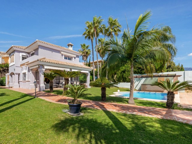 3 Bedrooms Villa in Estepona