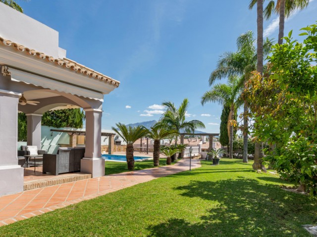 3 Bedrooms Villa in Estepona