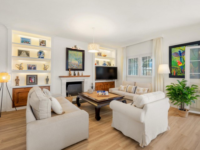 3 Bedrooms Villa in Estepona