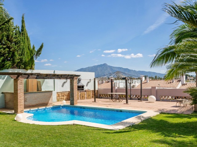 3 Bedrooms Villa in Estepona