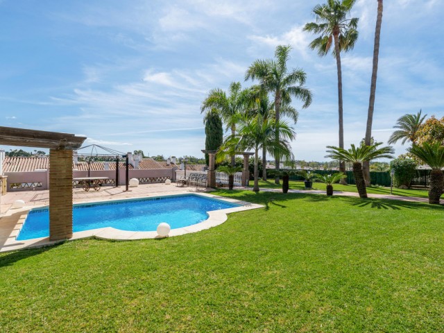 3 Bedrooms Villa in Estepona
