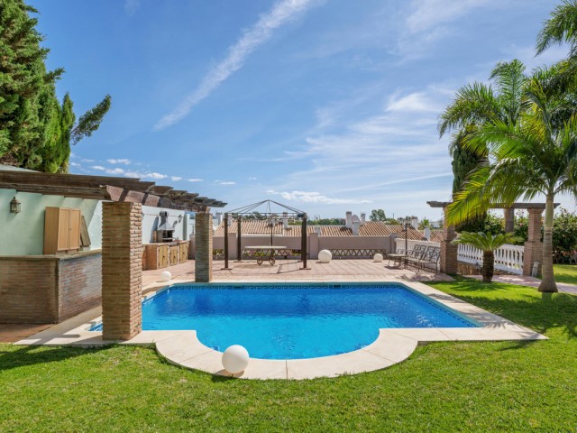 3 Bedrooms Villa in Estepona