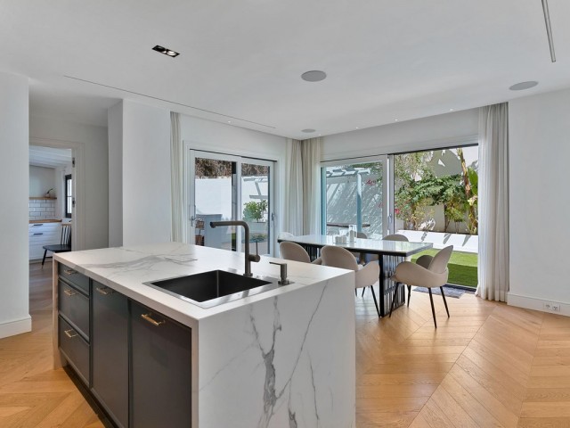 4 Bedrooms Villa in Marbella