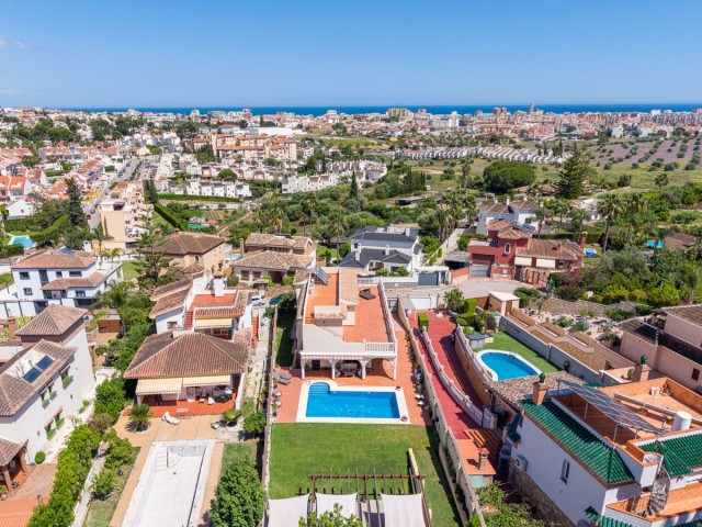 Villa con 4 Dormitorios  en Sierrezuela