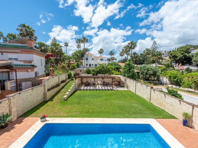 Villa con 4 Dormitorios  en Sierrezuela