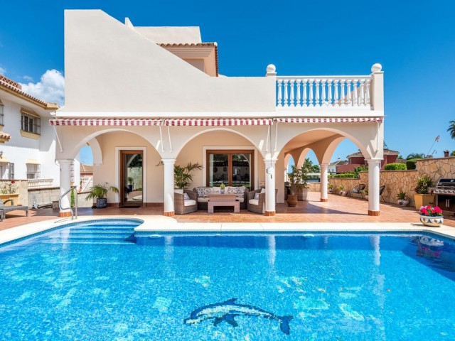 Villa con 4 Dormitorios  en Sierrezuela