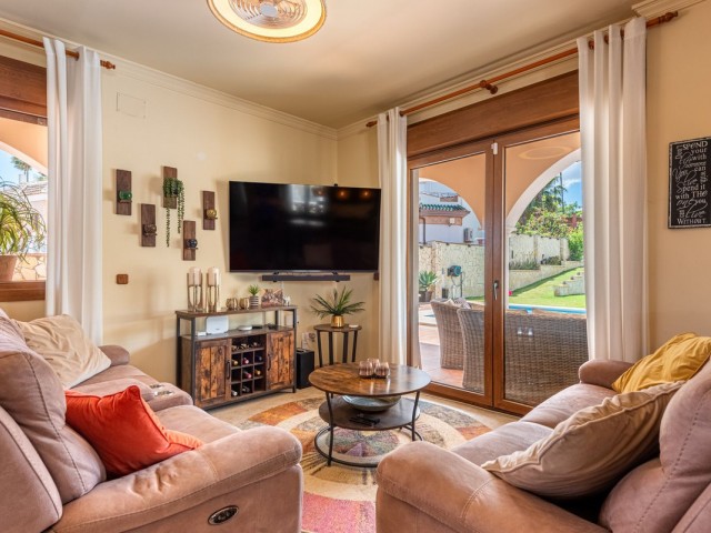 Villa con 4 Dormitorios  en Sierrezuela