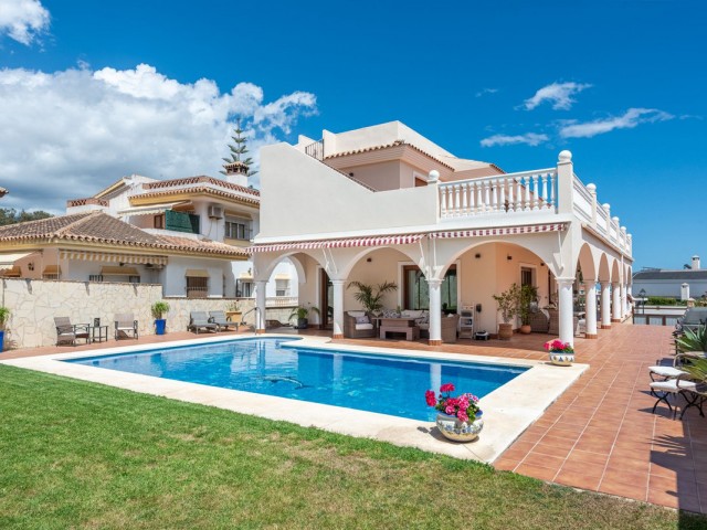 Villa con 4 Dormitorios  en Sierrezuela