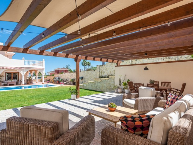 Villa con 4 Dormitorios  en Sierrezuela