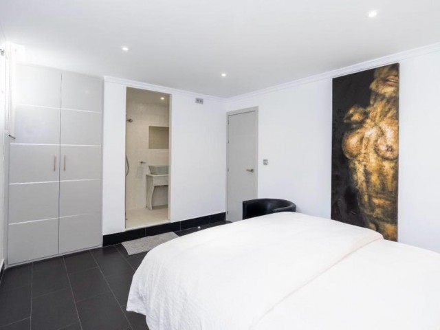 6 Bedrooms Villa in Marbella