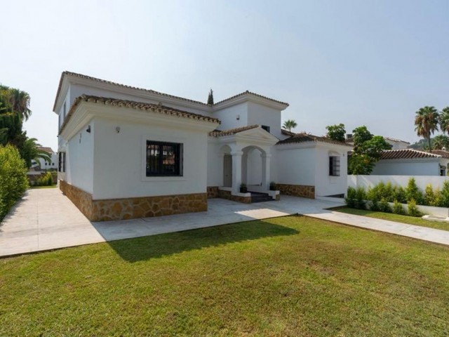 6 Bedrooms Villa in Marbella