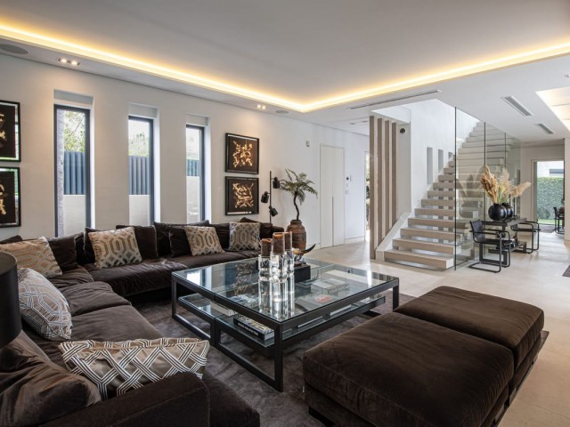 5 Bedrooms Villa in The Golden Mile