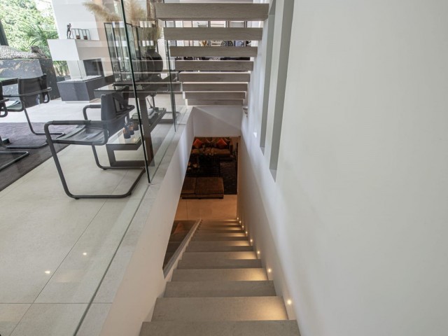 5 Bedrooms Villa in The Golden Mile