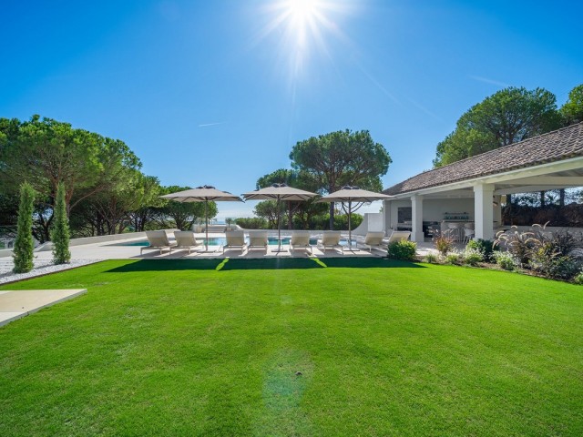 7 Bedrooms Villa in Sotogrande