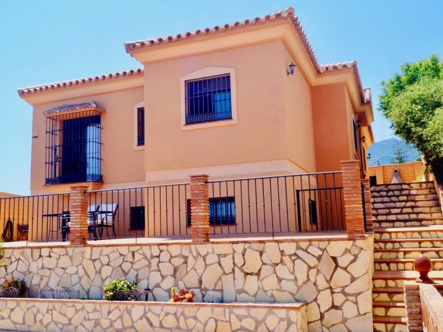 4 Bedrooms Villa in Benalmadena