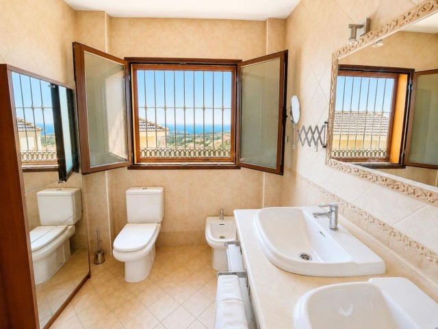 4 Bedrooms Villa in Benalmadena