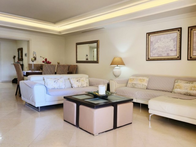 Appartement avec 3 Chambres  à Estepona