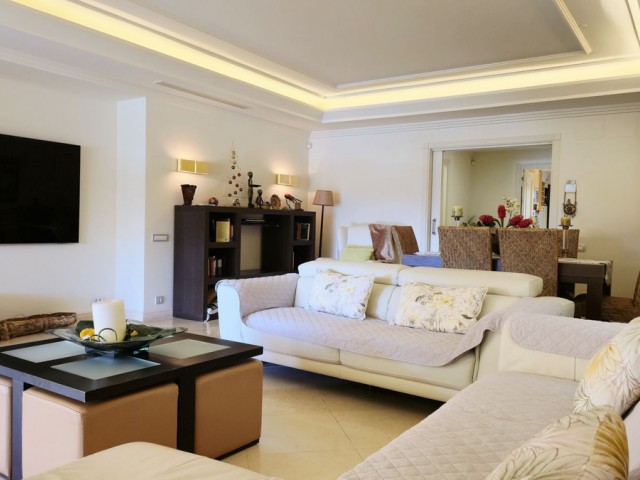 Appartement avec 3 Chambres  à Estepona