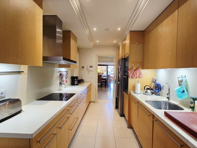 Appartement avec 3 Chambres  à Estepona