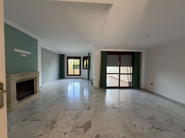 3 Bedrooms Townhouse in Marbella