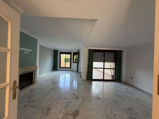 3 Bedrooms Townhouse in Marbella