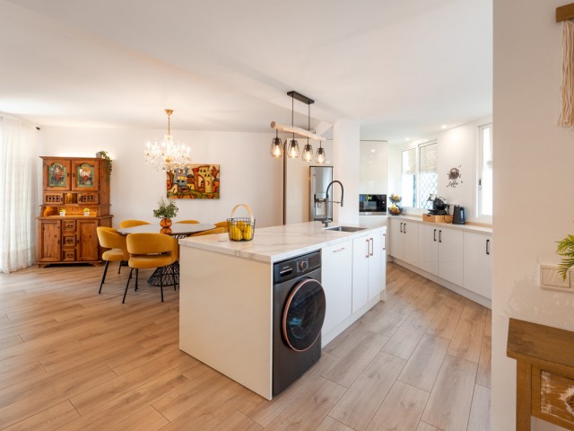 4 Schlafzimmer Reihenhaus in Nueva Andalucía