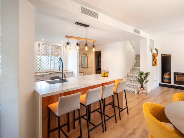 4 Schlafzimmer Reihenhaus in Nueva Andalucía