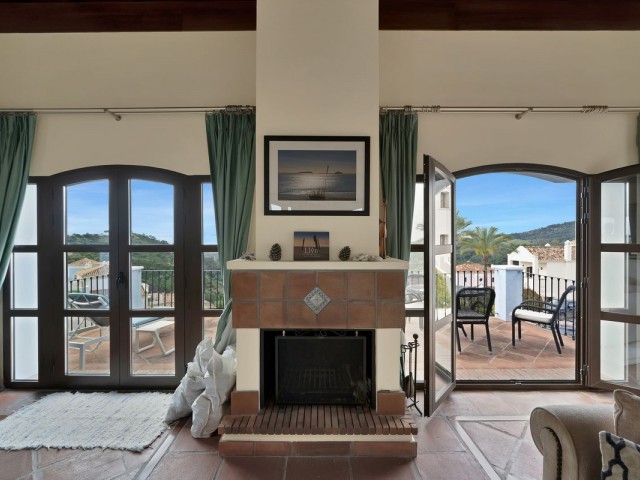 3 Bedrooms Townhouse in Benahavís