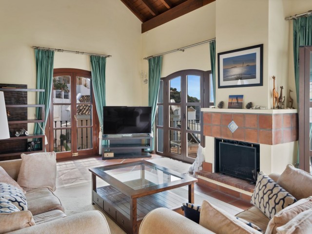 3 Bedrooms Townhouse in Benahavís