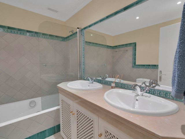 3 Bedrooms Townhouse in Benahavís
