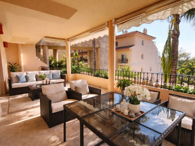 Apartamento con 2 Dormitorios  en Nueva Andalucía