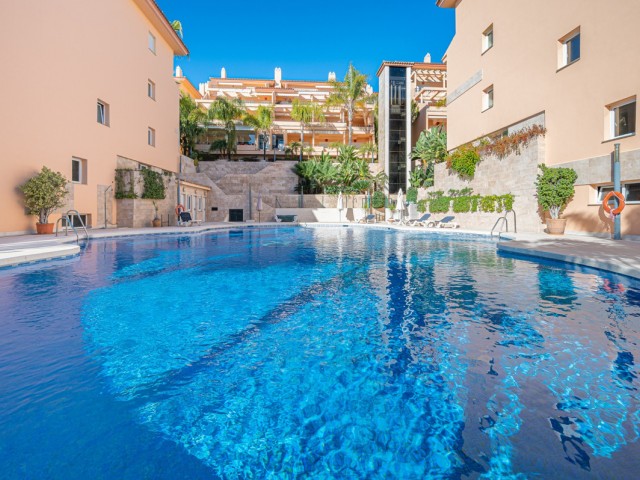 Apartamento con 2 Dormitorios  en Nueva Andalucía