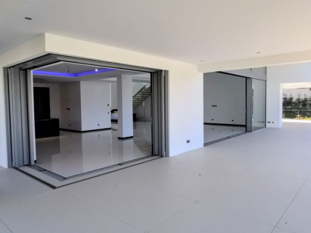 6 Slaapkamer Villa in Guadalmina Baja