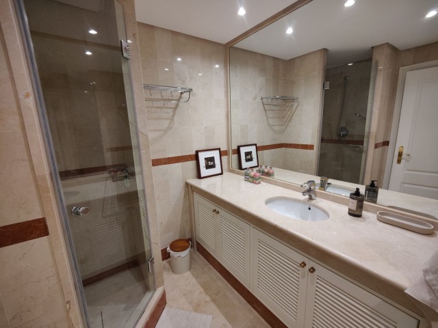 Apartamento con 3 Dormitorios  en Puerto Banús