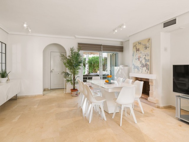 4 Bedrooms Townhouse in Costabella