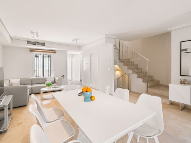 4 Bedrooms Townhouse in Costabella