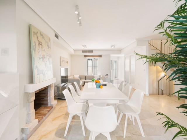 4 Bedrooms Townhouse in Costabella