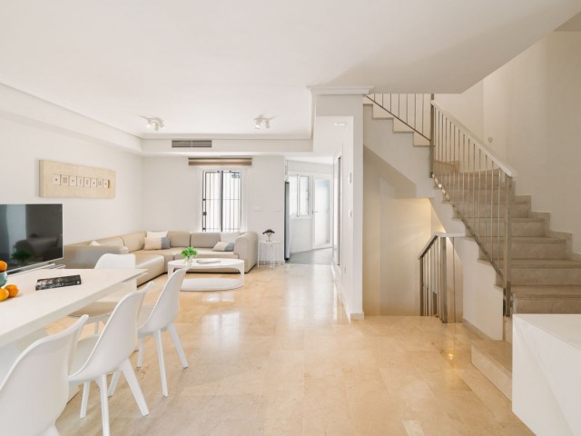 4 Bedrooms Townhouse in Costabella