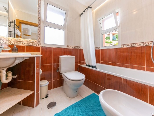 5 Bedrooms Villa in Mijas